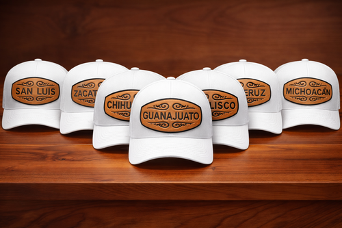 Gorra Trucker Blanca Bordada – Elige tu Estado